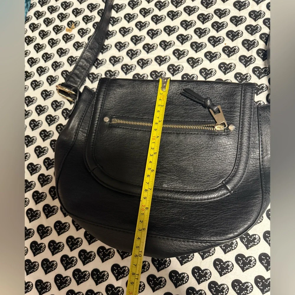 A+ Black Leather Shoulder Bag in good condition #170tt